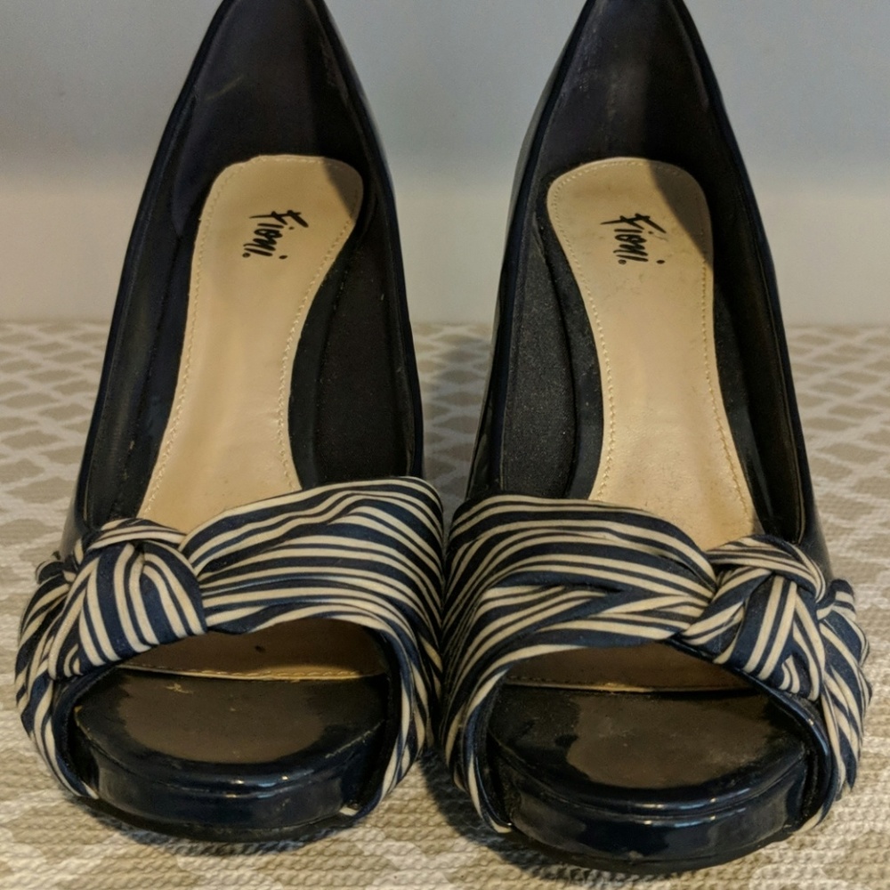 Adorable navy peeptoe heels